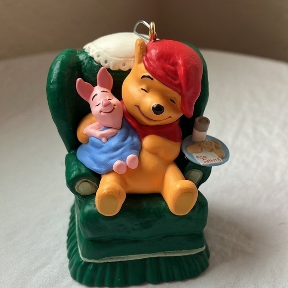 Hallmark: 1997 Waitin’ on Santa Winnie the Pooh Keepsake Ornament - Picture 6 of 9